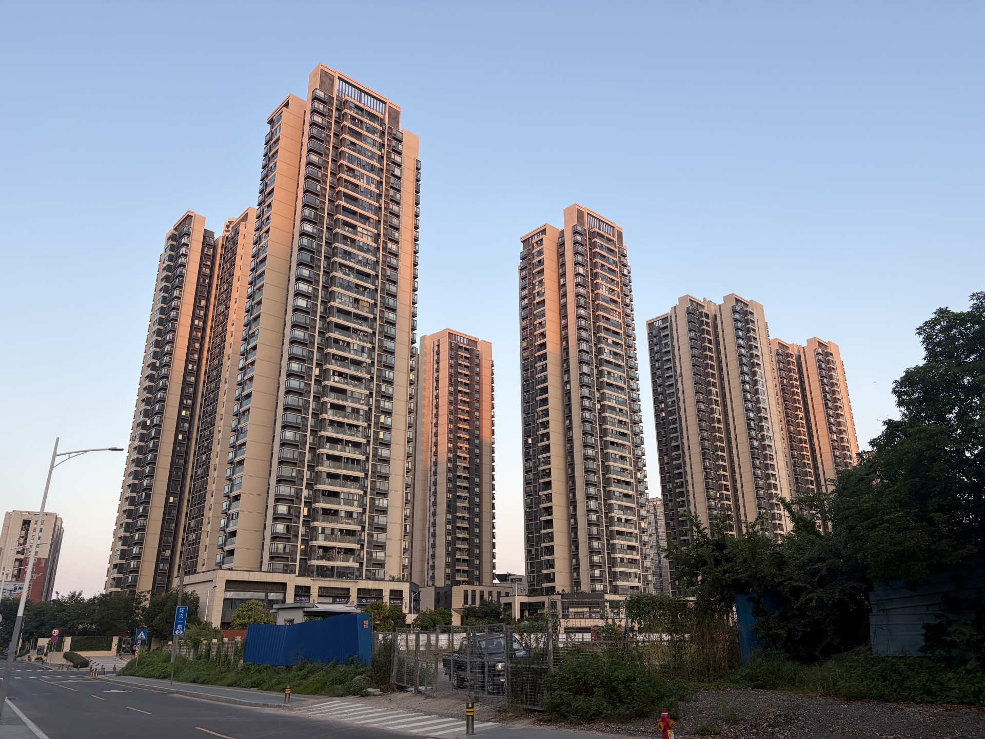 投資用マンションが売れない8つの原因と対処法｜値下げ・買取切替の判断基準まで解説