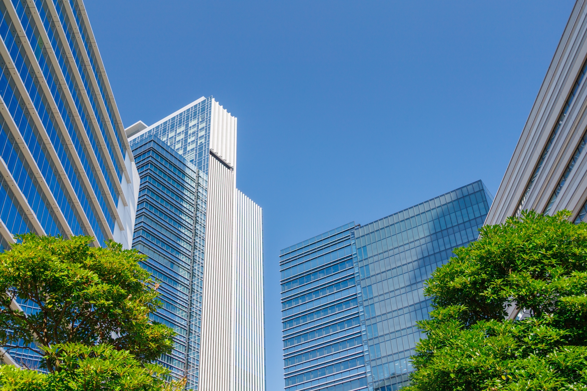 固定資産税を売主・買主で引渡し日を境に日割り精算するイメージ