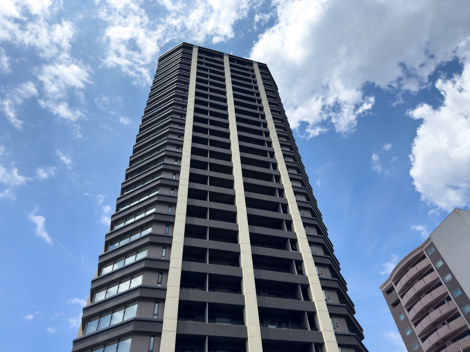 中古マンションの売却相場は今いくら？投資用の築年数別の目安と売り時を解説