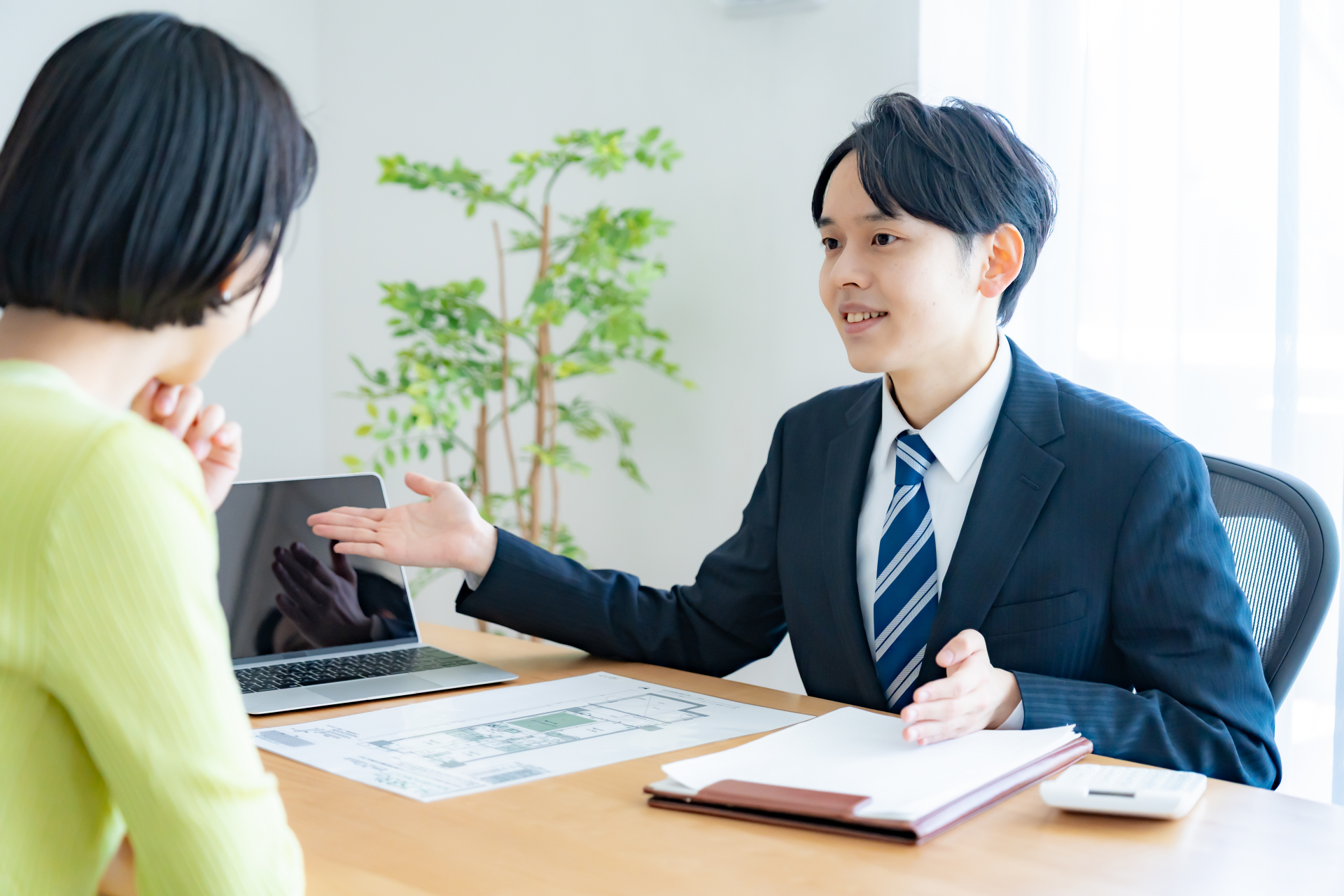 相続した不動産の売却と確定申告のポイントをまとめたイメージ